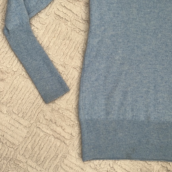 J. Crew long sleeve n-neck blue sweater, 100% cashmere, Size Small - Picture 8 of 16